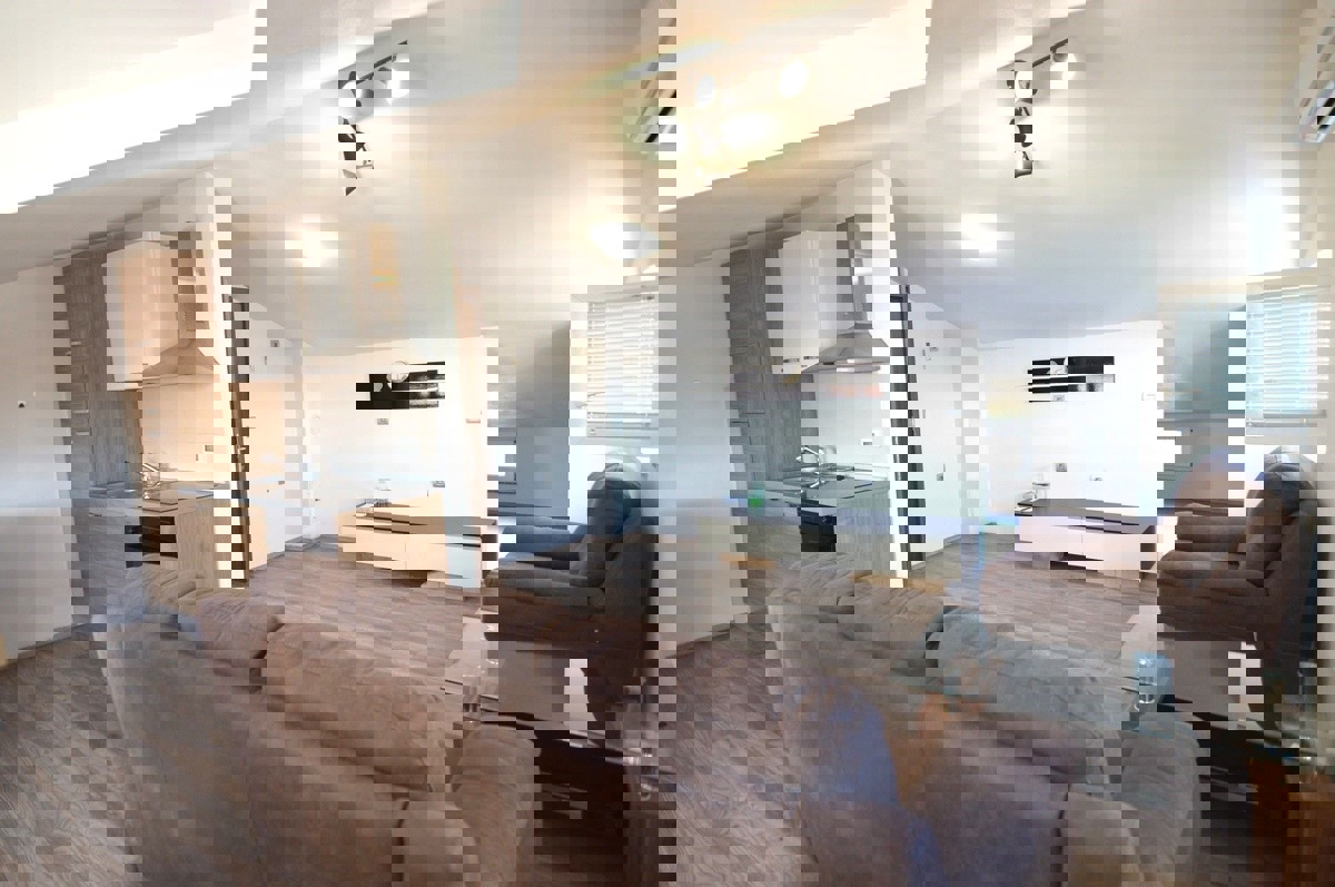 VABRIGA - APPARTAMENTO CON GARAGE IN VENDITA A 800 M DAL MARE