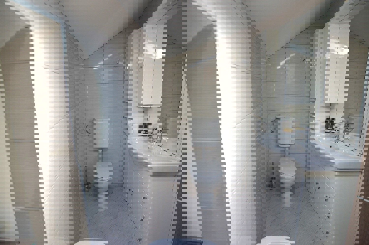 VABRIGA - APPARTAMENTO CON GARAGE IN VENDITA A 800 M DAL MARE