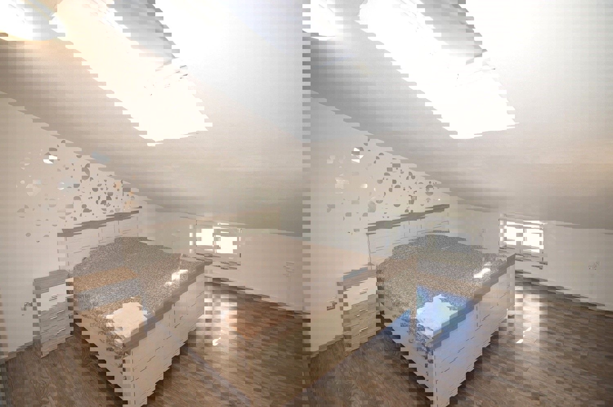 VABRIGA - APPARTAMENTO CON GARAGE IN VENDITA A 800 M DAL MARE