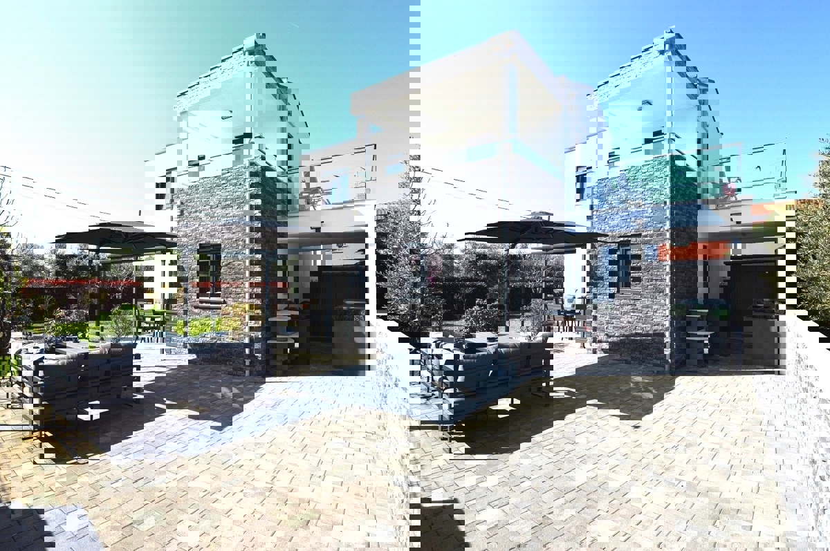 PARENZO - CASA MODERNA IN VENDITA VISTA MARE