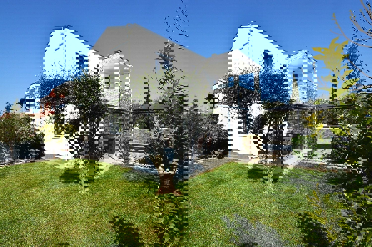 PARENZO - CASA MODERNA IN VENDITA VISTA MARE