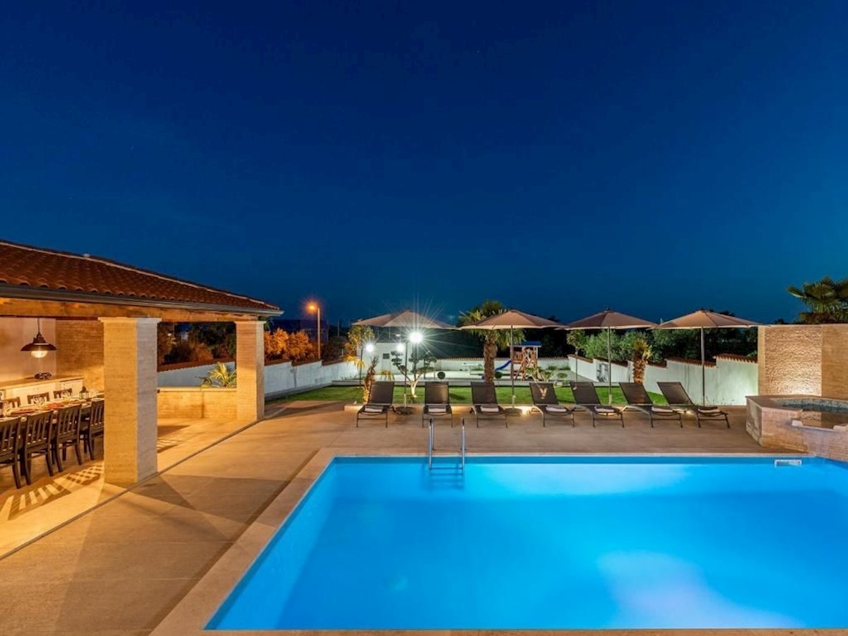 POREČ-VILLA DI LUSSO IN VENDITA