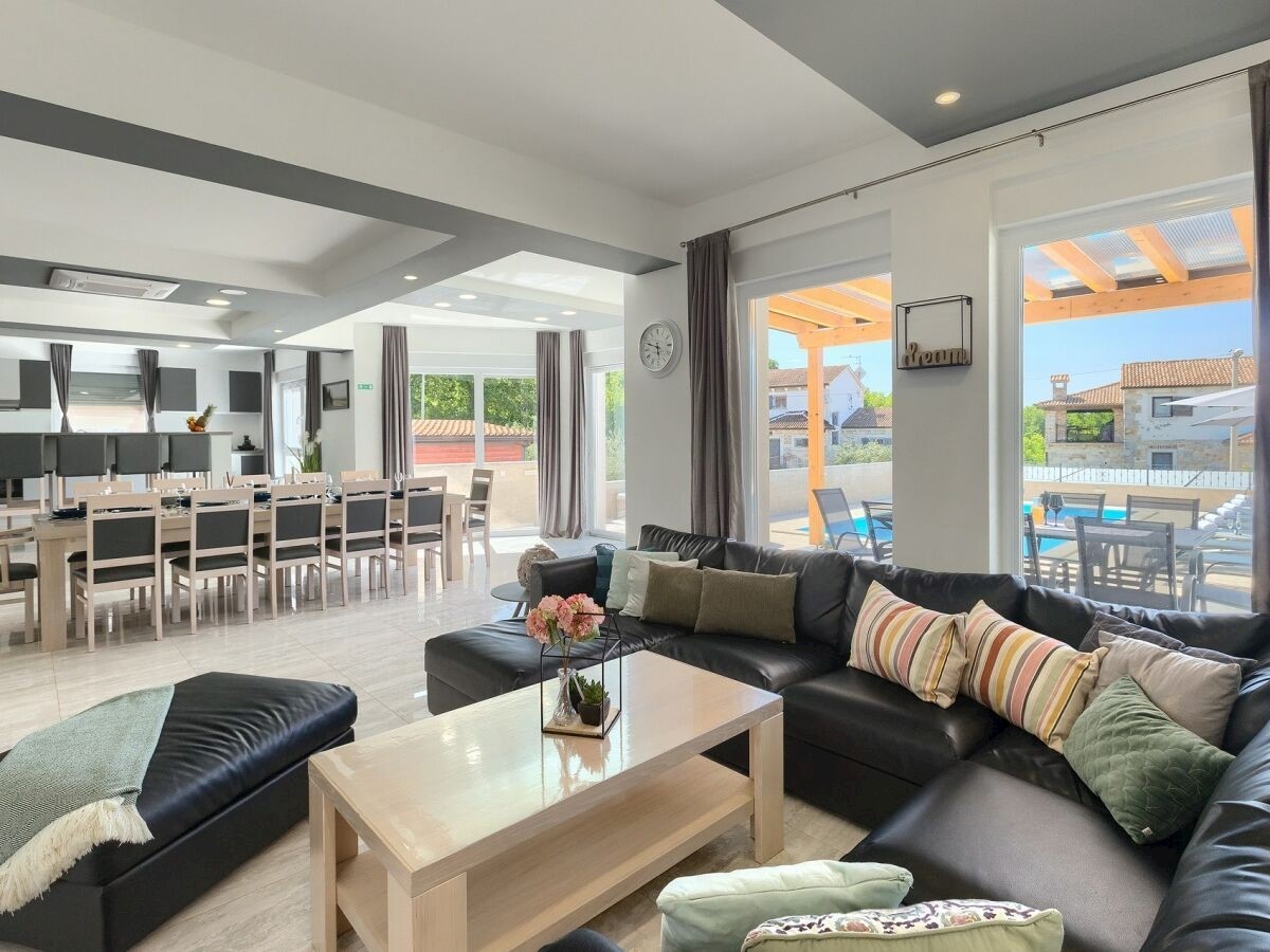 POREČ-VILLA CON PISCINA IN VENDITA