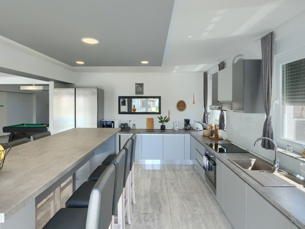 POREČ-VILLA CON PISCINA IN VENDITA