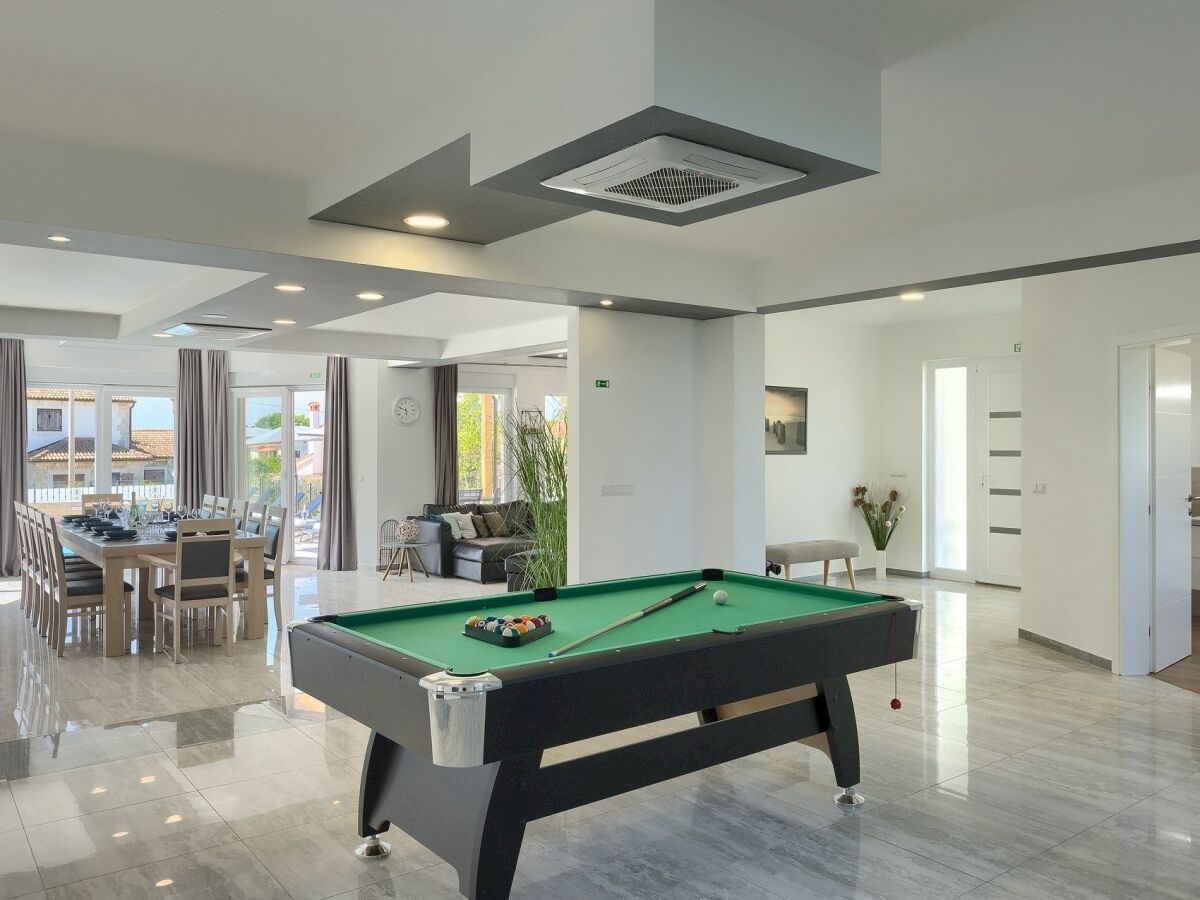 POREČ-VILLA CON PISCINA IN VENDITA