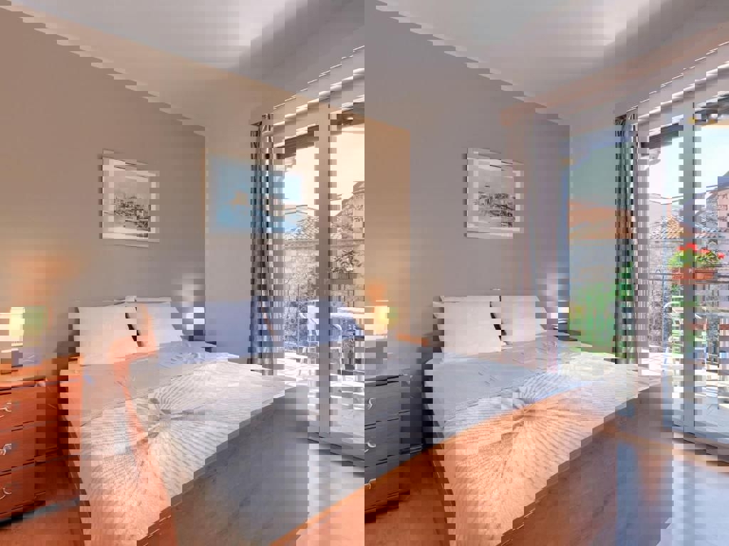 PARENZO-CASA CON PISCINA IN VENDITA