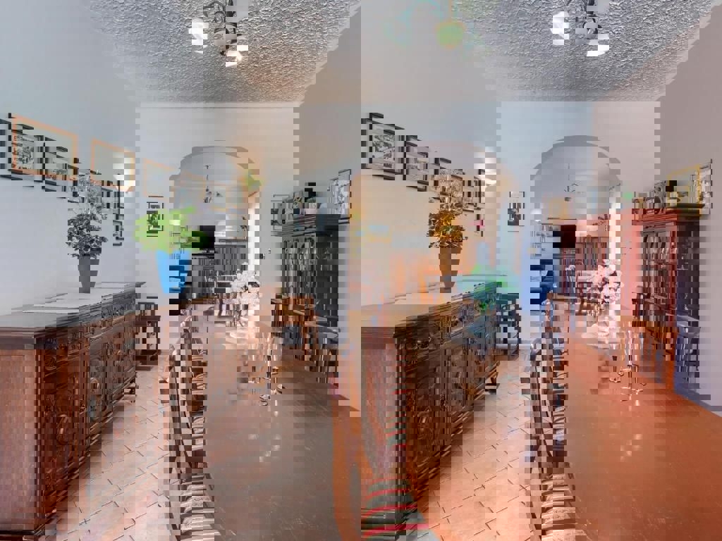 PARENZO-CASA CON PISCINA IN VENDITA