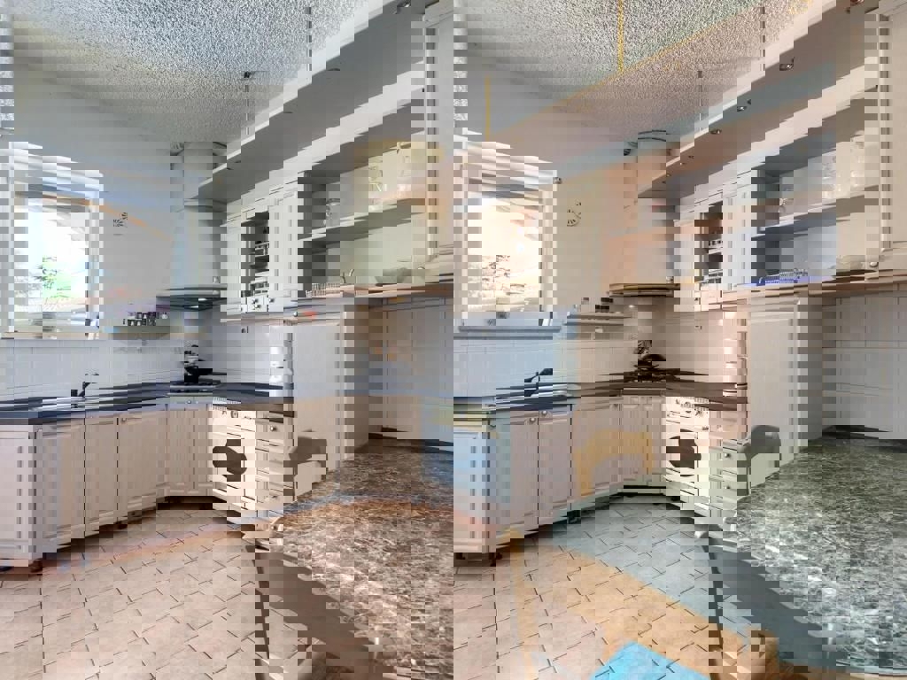 PARENZO-CASA CON PISCINA IN VENDITA