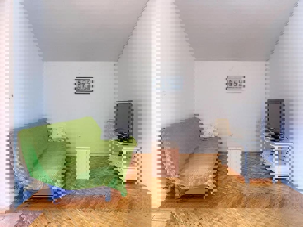 PARENZO-CASA CON PISCINA IN VENDITA