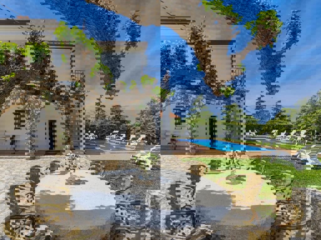 PARENZO-CASA CON PISCINA IN VENDITA