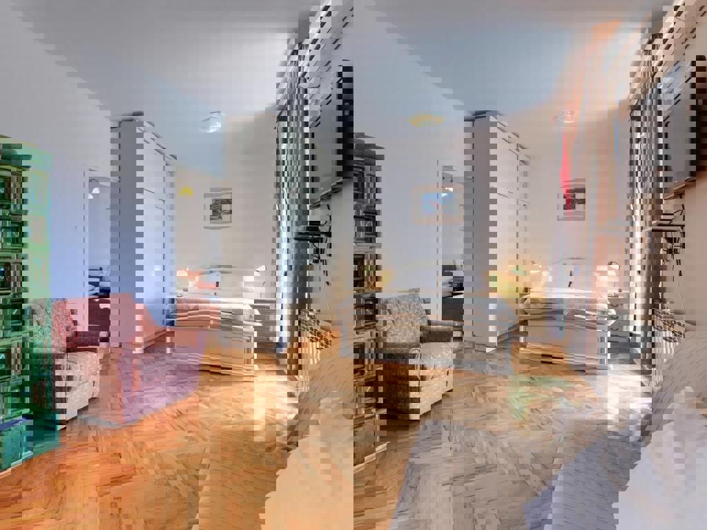 PARENZO-CASA CON PISCINA IN VENDITA