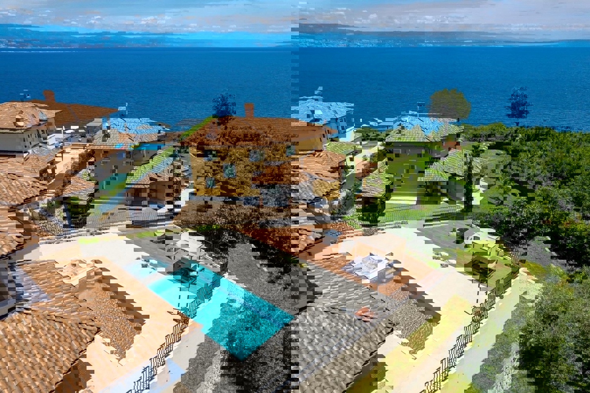 MOŠĆENIČKA DRAGA - VILLA IN POSIZIONE UNICA IN VENDITA