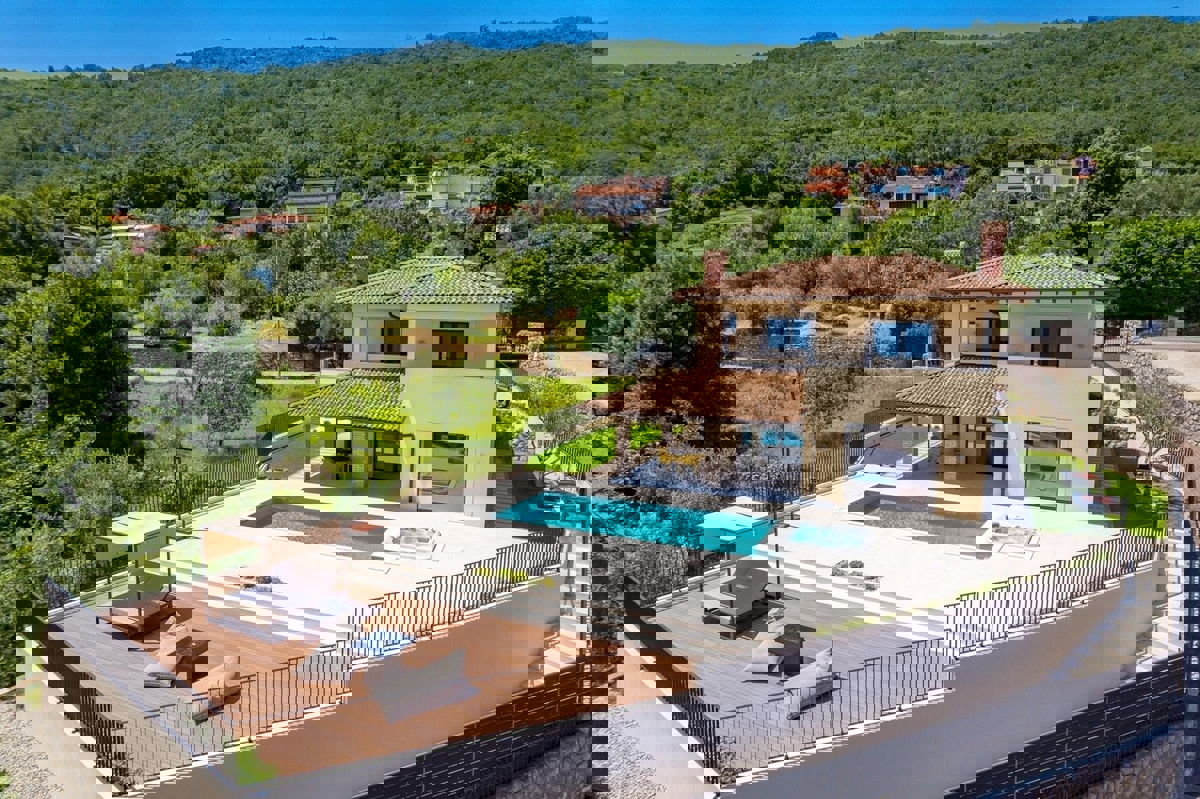 MOŠĆENIČKA DRAGA - VILLA IN POSIZIONE UNICA IN VENDITA