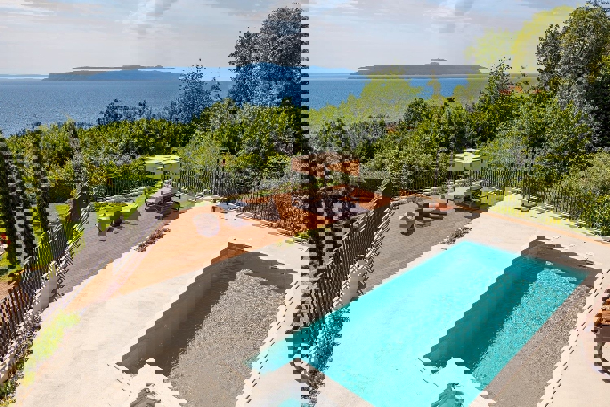 MOŠĆENIČKA DRAGA - VILLA IN POSIZIONE UNICA IN VENDITA