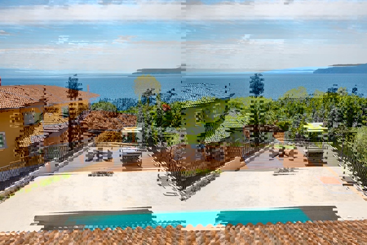 MOŠĆENIČKA DRAGA - VILLA IN POSIZIONE UNICA IN VENDITA