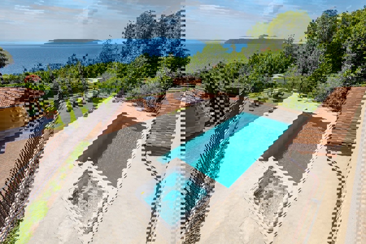 MOŠĆENIČKA DRAGA - VILLA IN POSIZIONE UNICA IN VENDITA