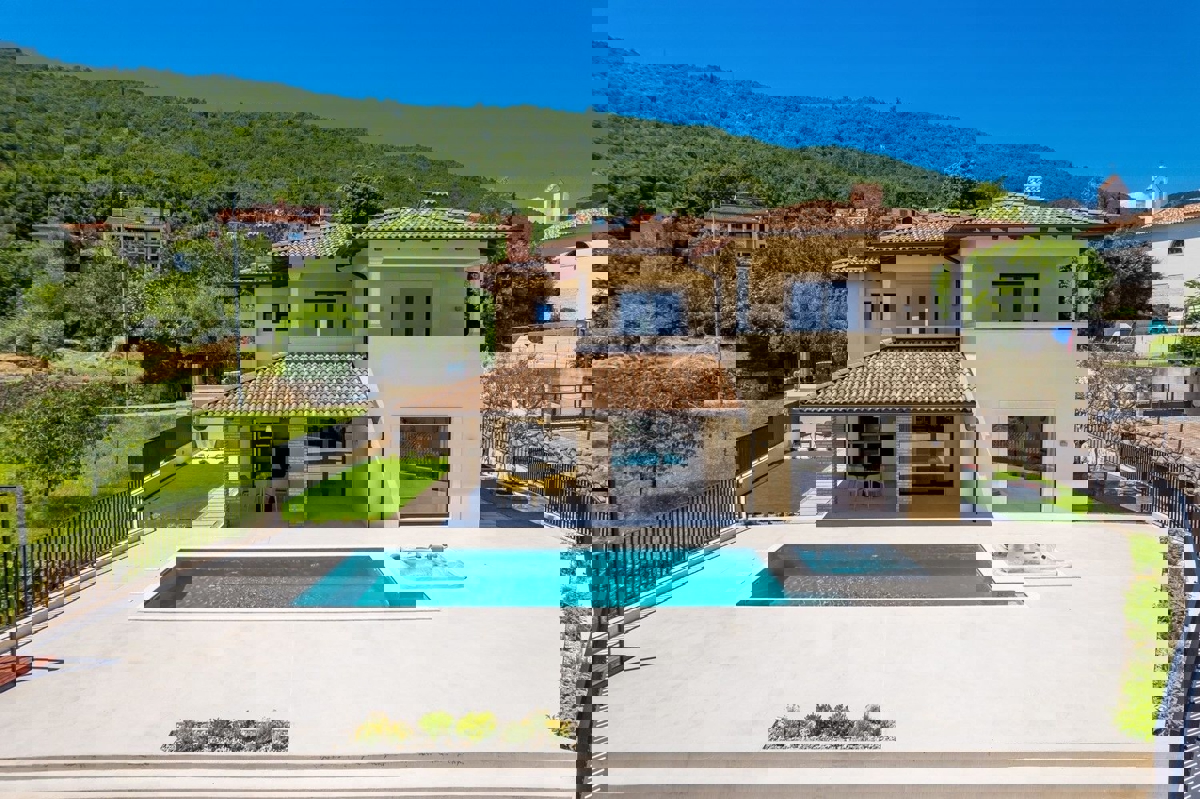 MOŠĆENIČKA DRAGA - VILLA IN POSIZIONE UNICA IN VENDITA