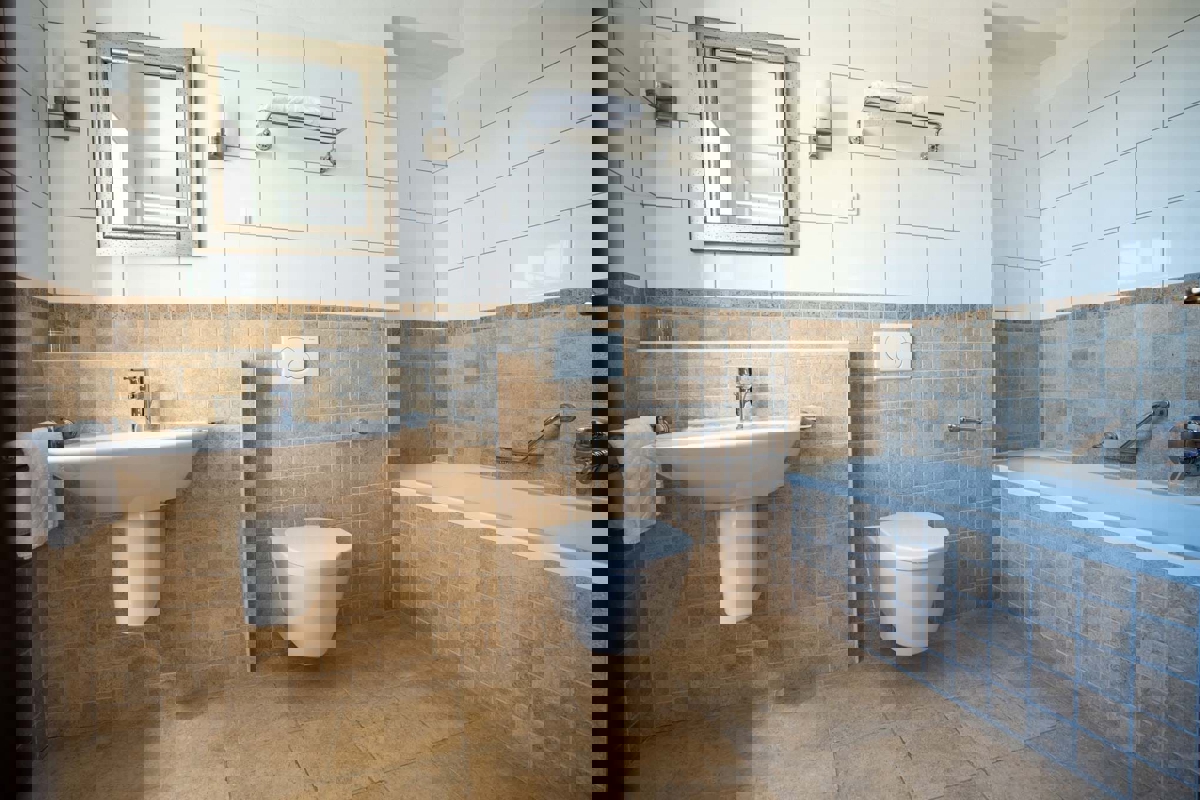 SVETI LOVREC - VILLA RUSTICA IN VENDITA CON PISCINA