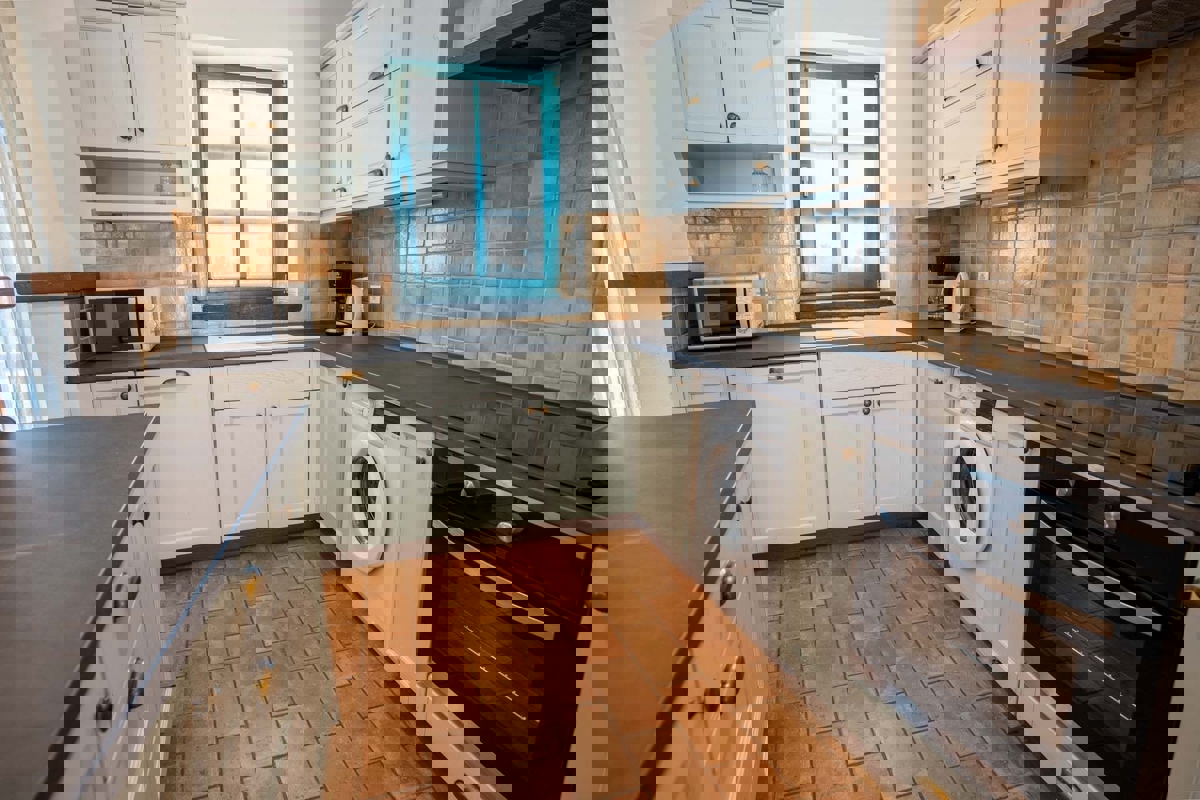 SVETI LOVREC - VILLA RUSTICA IN VENDITA CON PISCINA