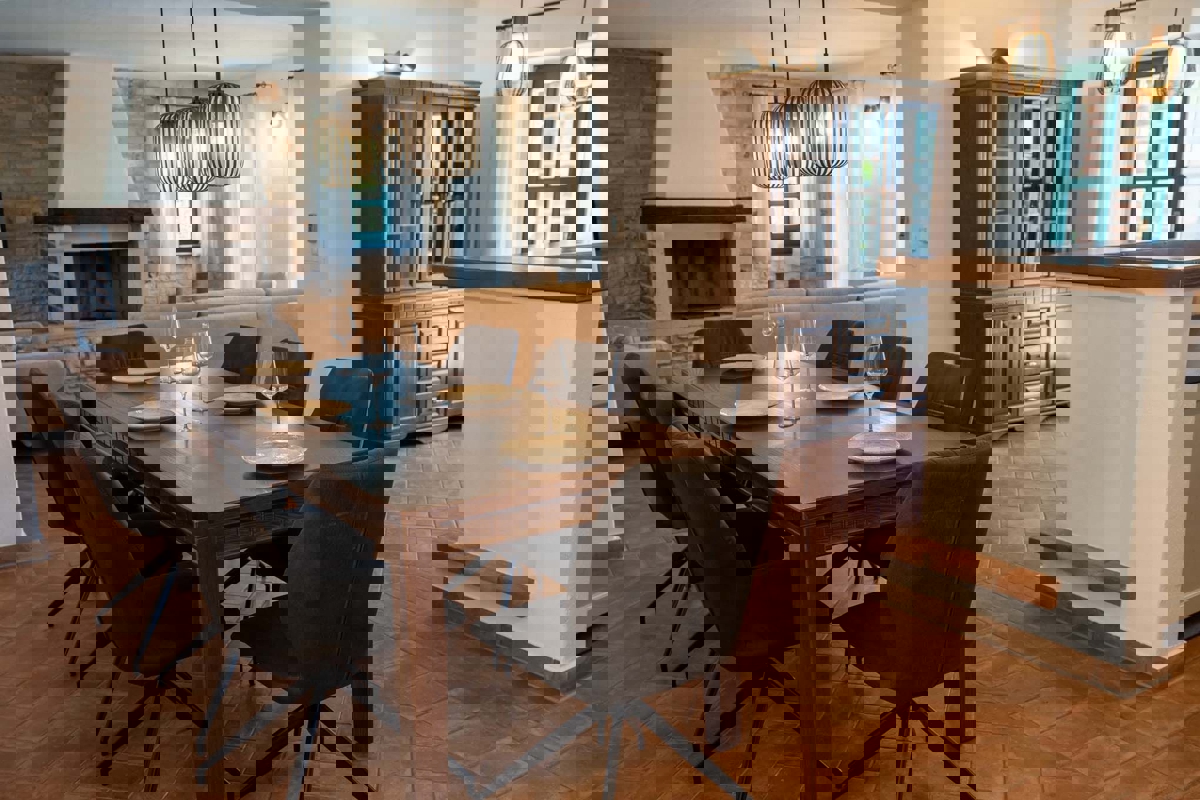 SVETI LOVREC - VILLA RUSTICA IN VENDITA CON PISCINA