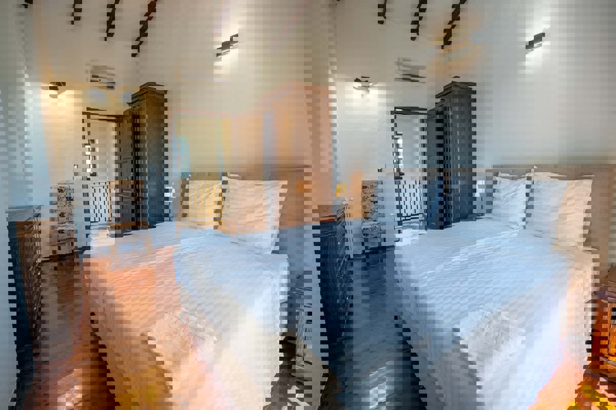 SVETI LOVREC - VILLA RUSTICA IN VENDITA CON PISCINA