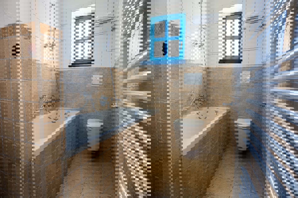 SVETI LOVREC - VILLA RUSTICA IN VENDITA CON PISCINA