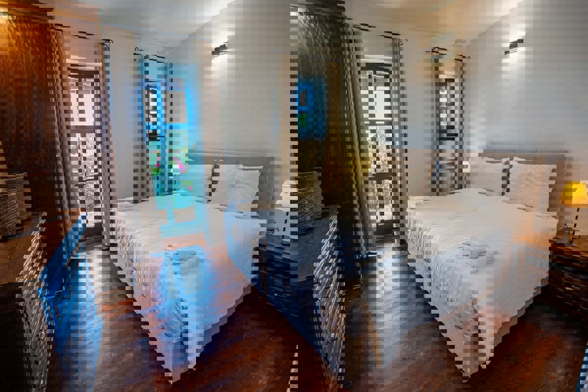 SVETI LOVREC - VILLA RUSTICA IN VENDITA CON PISCINA