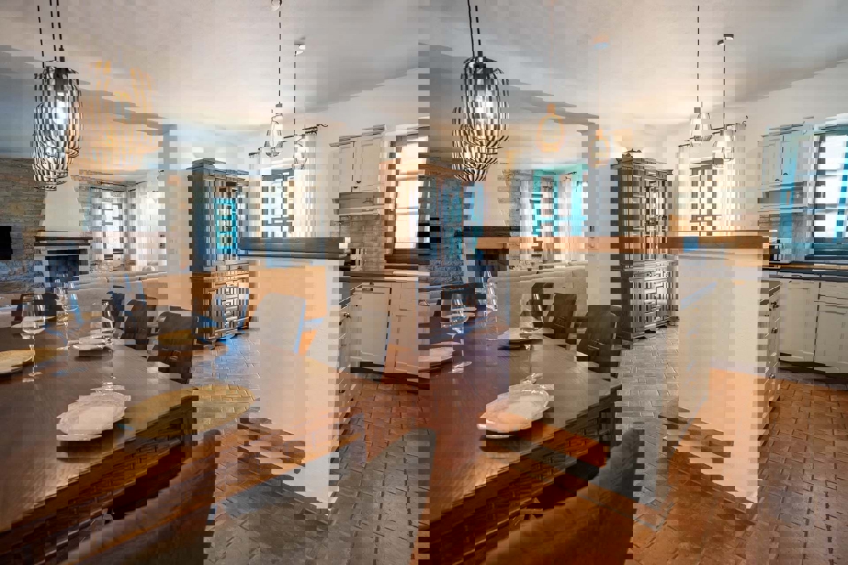 SVETI LOVREC - VILLA RUSTICA IN VENDITA CON PISCINA