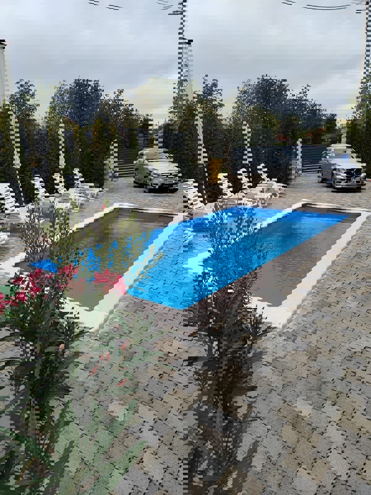 PARENZO DINTORNI - CASA IN VENDITA CON PISCINA