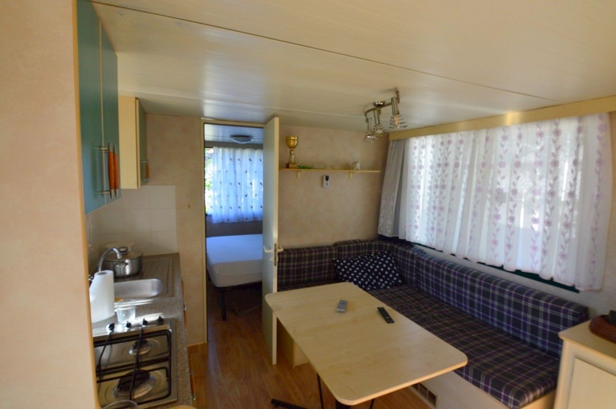 PARENZO DINTORNI - CASA IN VENDITA CON PISCINA