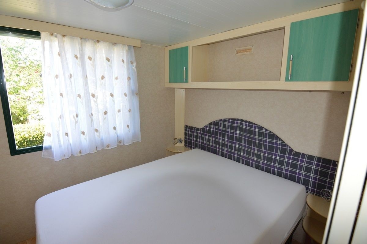 PARENZO DINTORNI - CASA IN VENDITA CON PISCINA