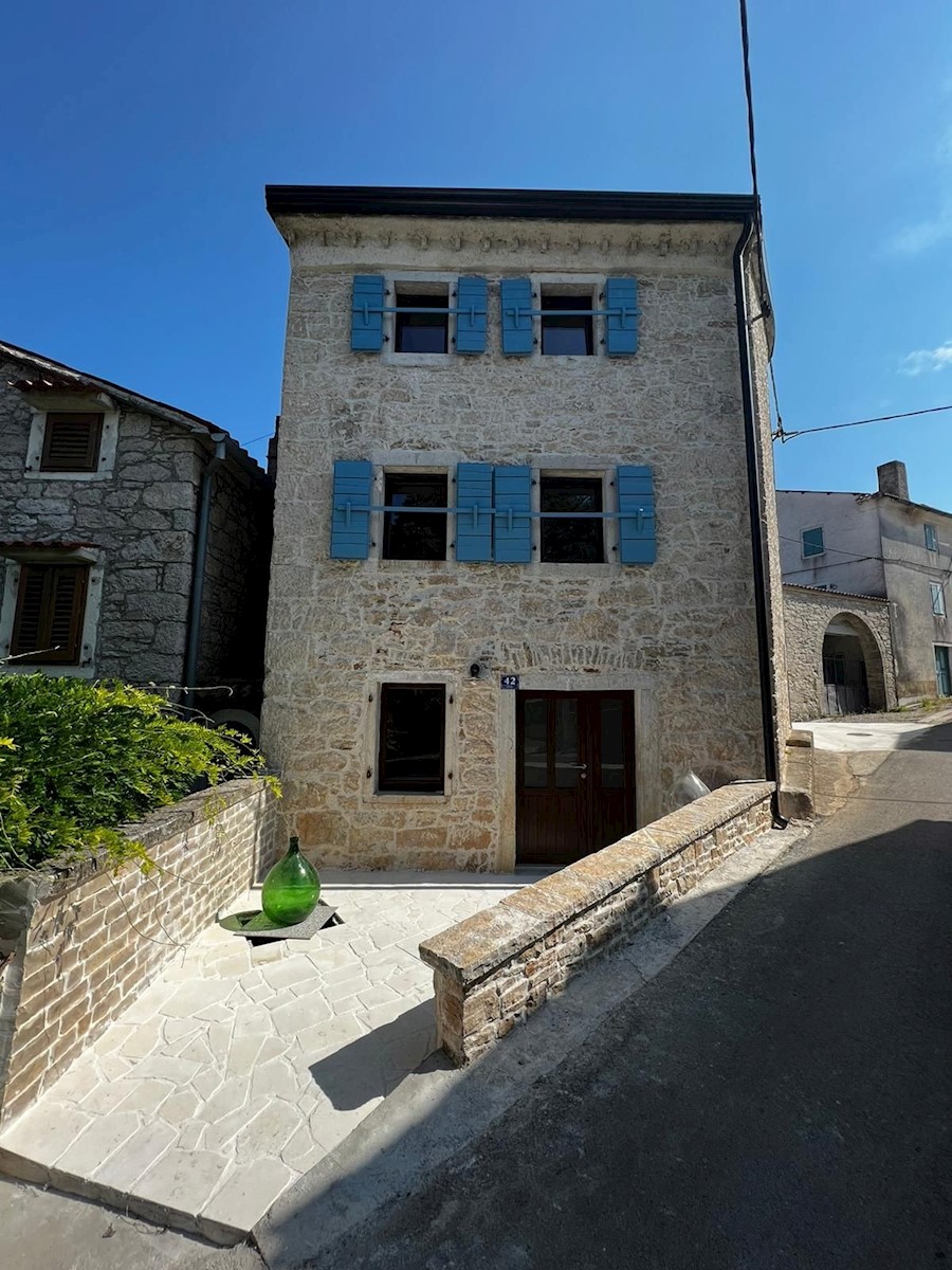 VIŽINADA-CASA IN PIETRA RISTRUTTURATA IN VENDITA
