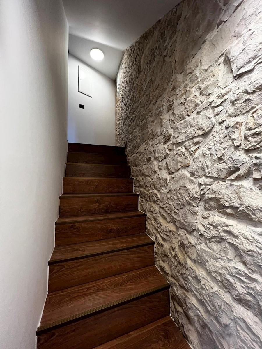 VIŽINADA-CASA IN PIETRA RISTRUTTURATA IN VENDITA