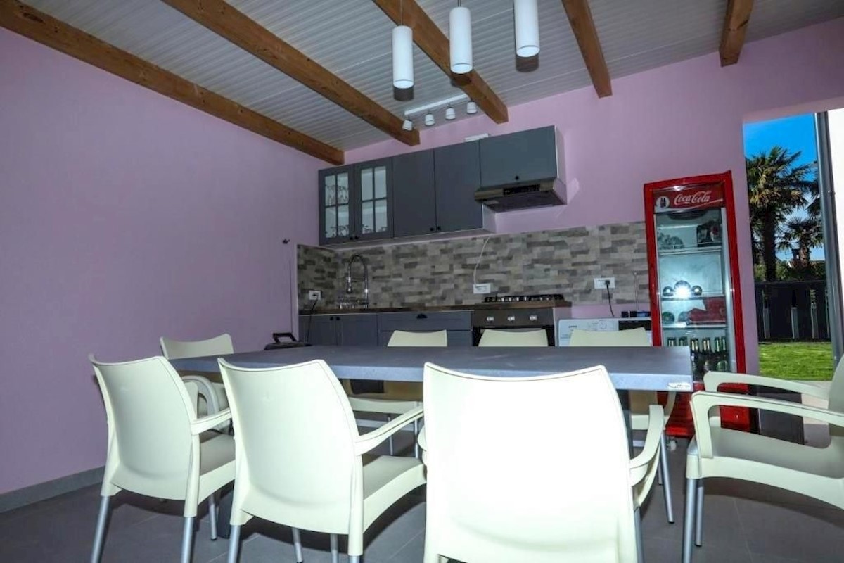PARENZO-VILLA IN VENDITA A 800 M DAL MARE