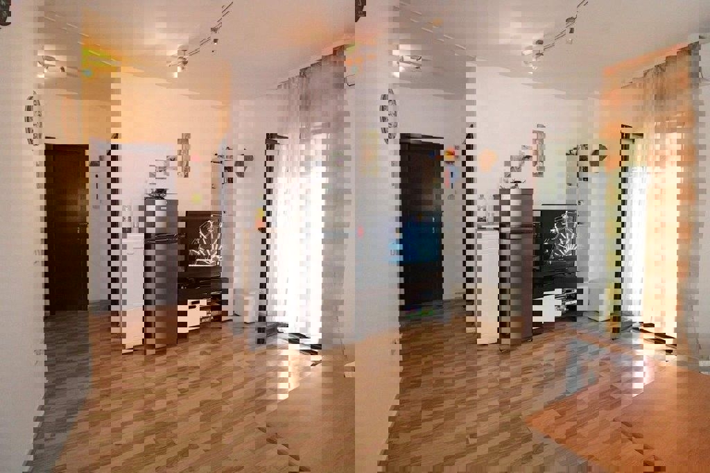 PARENZO 2 KM - APPARTAMENTO AL PIANO TERRA IN VENDITA