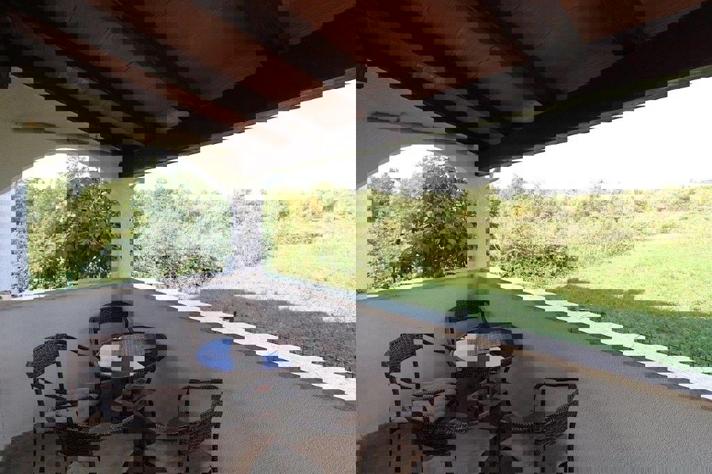 PARENZO 2 KM - APPARTAMENTO AL PIANO TERRA IN VENDITA