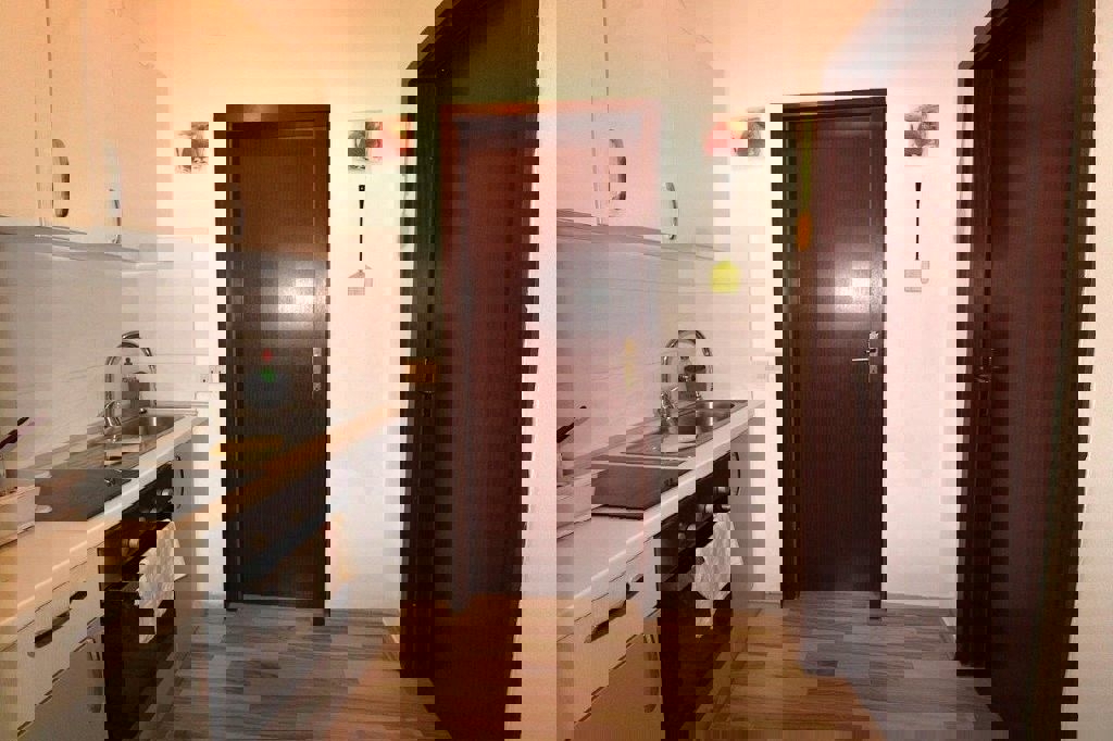 PARENZO 2 KM - APPARTAMENTO AL PIANO TERRA IN VENDITA