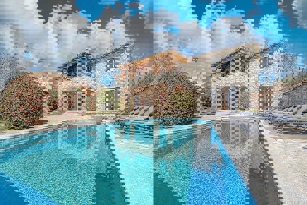 PARENZO - BELLISSIMA VILLA IN PIETRA IN VENDITA CON PISCINA