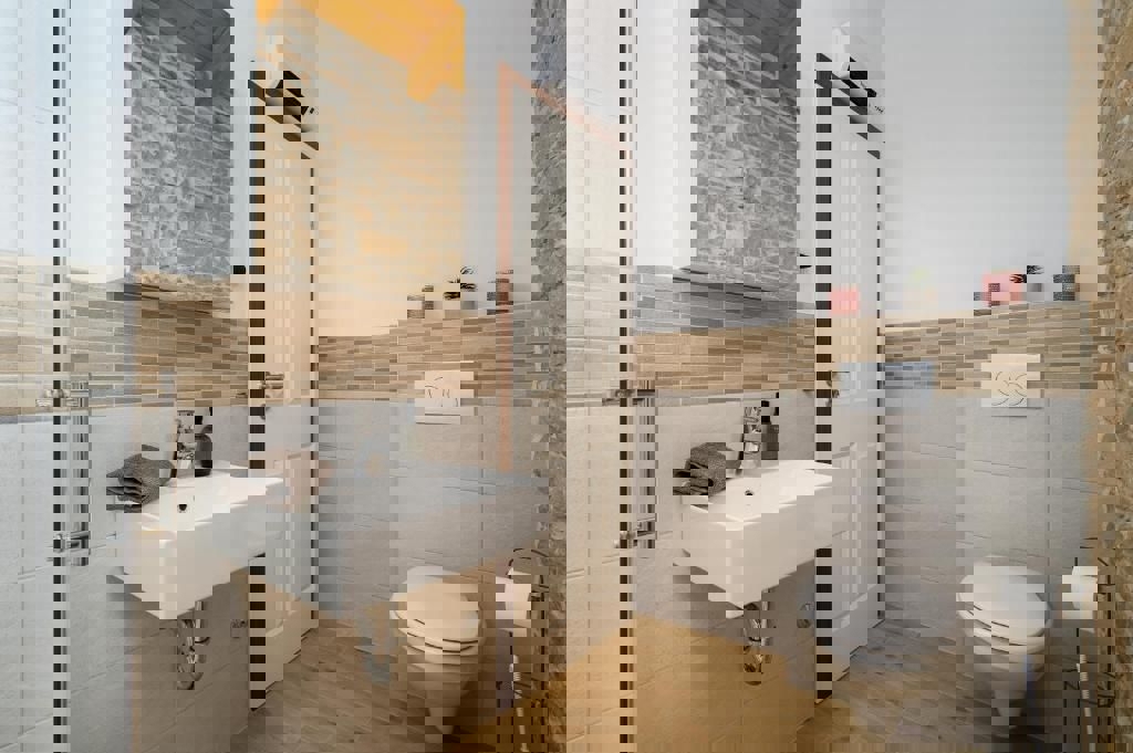  PARENZO D'INTORNI- CASA IN PIETRA RISTRUTTURATA CON PISCINA