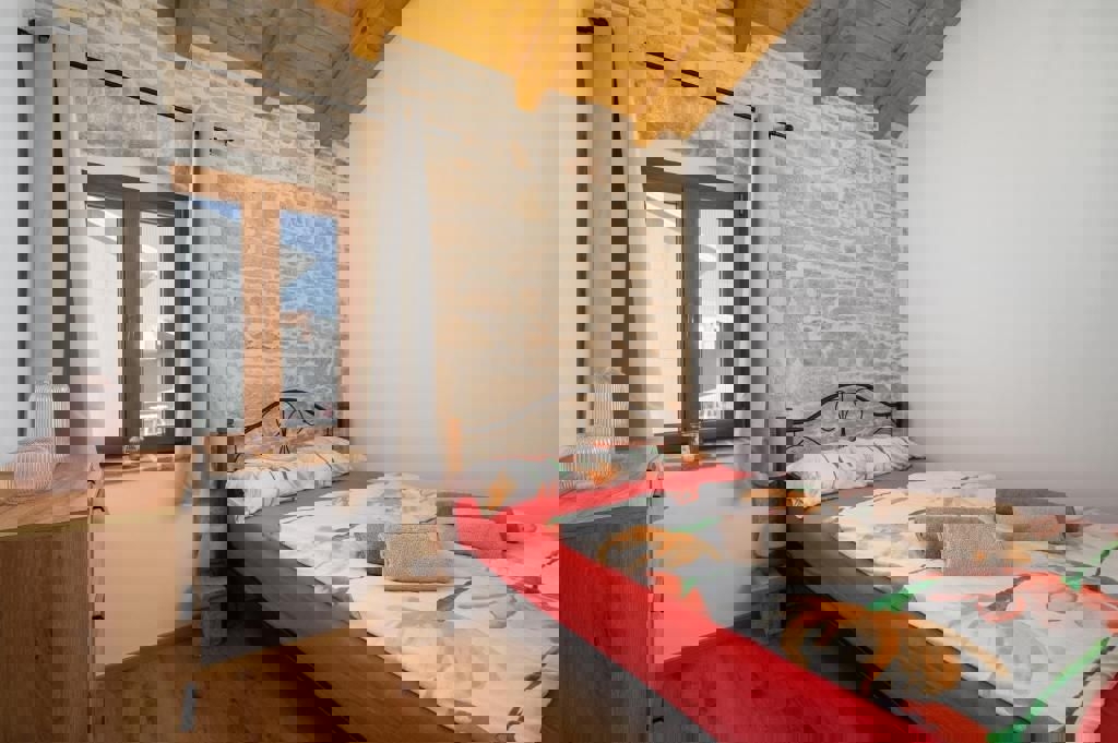  PARENZO D'INTORNI- CASA IN PIETRA RISTRUTTURATA CON PISCINA