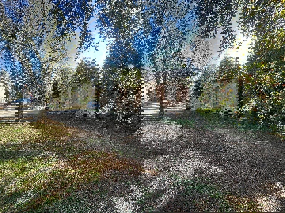 TAR-DUE CASE IN CENTRO CITTÀ DA RISTRUTTURARE COMPLETAMENTE