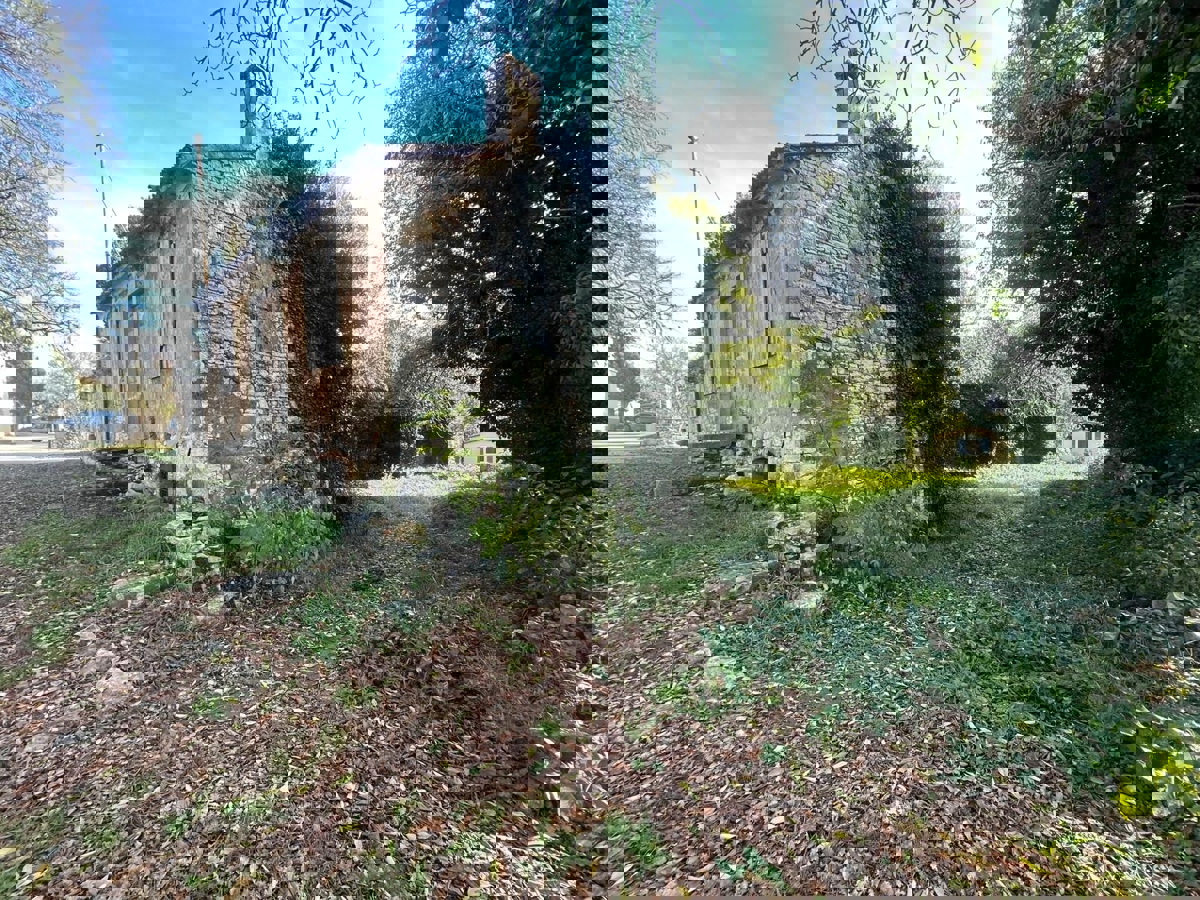 TAR-DUE CASE IN CENTRO CITTÀ DA RISTRUTTURARE COMPLETAMENTE