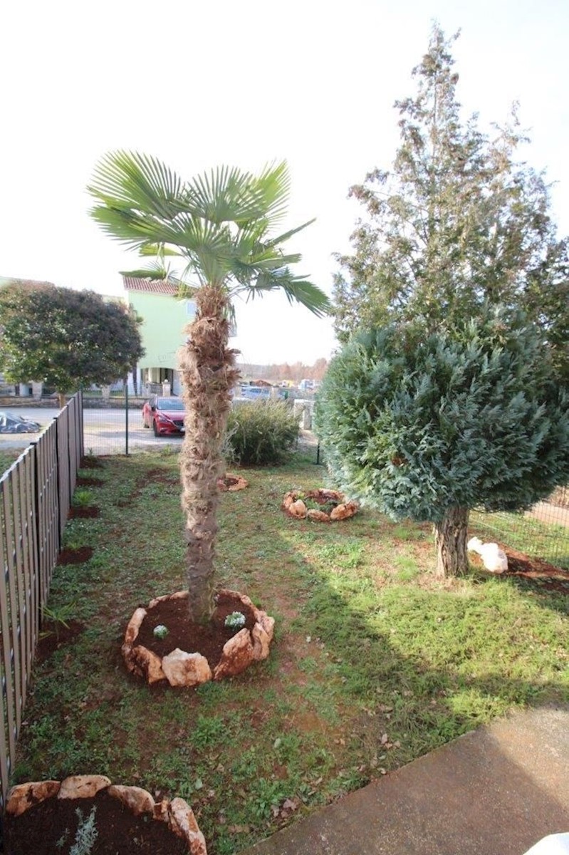 PARENZO - IN VENDITA APPARTAMENTO SU DUE PIANI CON GIARDINO