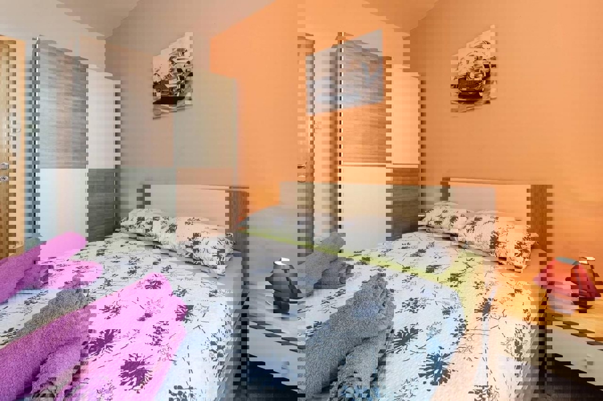 PARENZO DINTORNI - CASA CON APPARTAMENTI IN VENDITA