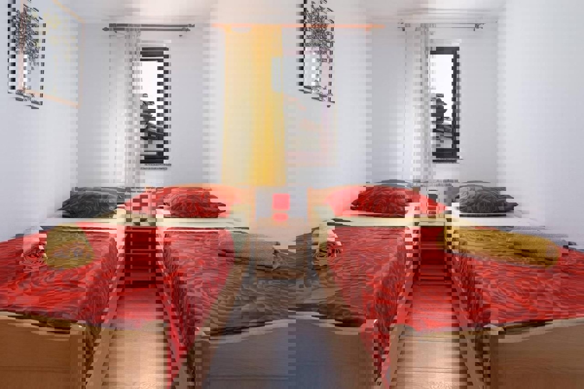 PARENZO DINTORNI - CASA CON APPARTAMENTI IN VENDITA