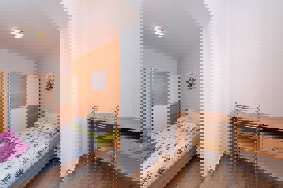 PARENZO DINTORNI - CASA CON APPARTAMENTI IN VENDITA