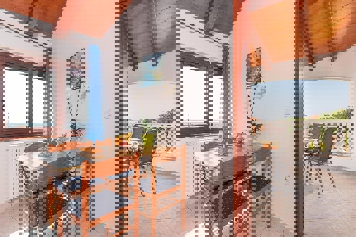 PARENZO DINTORNI - CASA CON APPARTAMENTI IN VENDITA