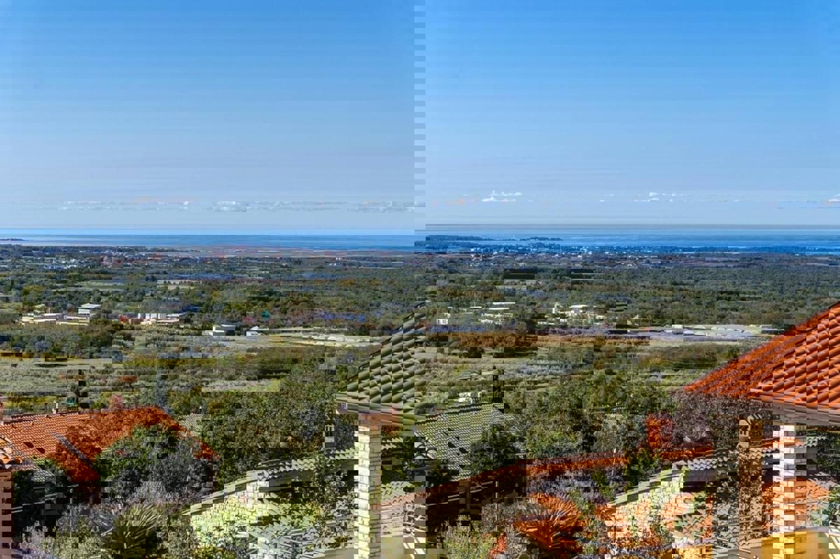 PARENZO DINTORNI - CASA CON APPARTAMENTI IN VENDITA