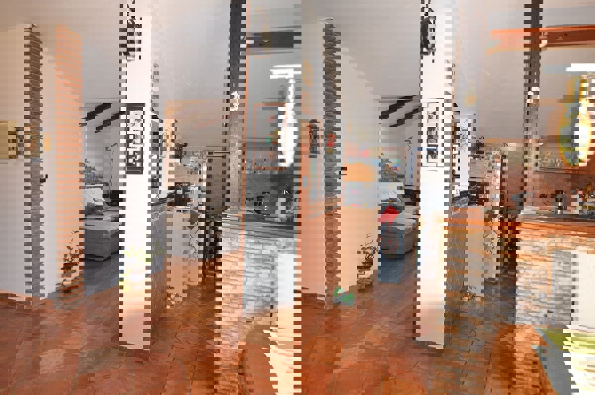  PARENZO - APPARTAMENTO MANSARDATO 126 M2 IN VENDITA