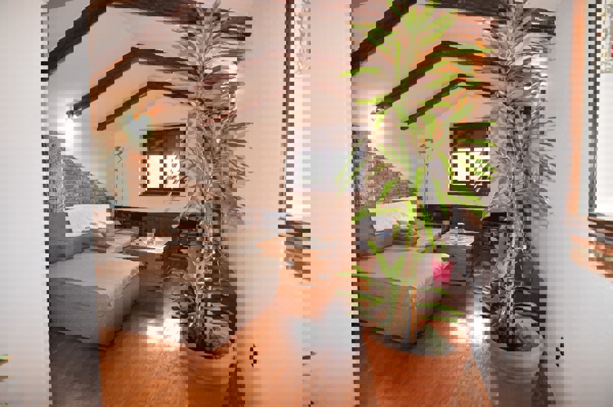  PARENZO - APPARTAMENTO MANSARDATO 126 M2 IN VENDITA